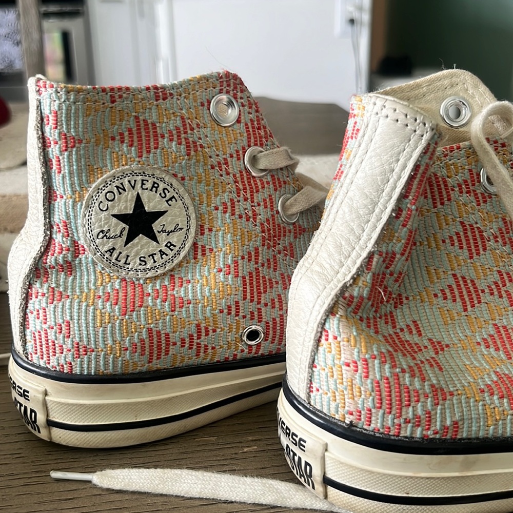 Converse ALL-STAR Women’s shoe. Size 5-1/2 .
